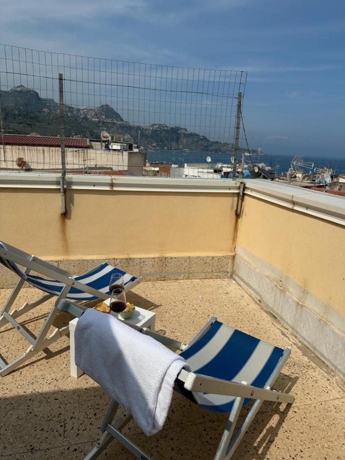 Attico Di Giggia Leilighet Giardini Naxos Eksteriør bilde