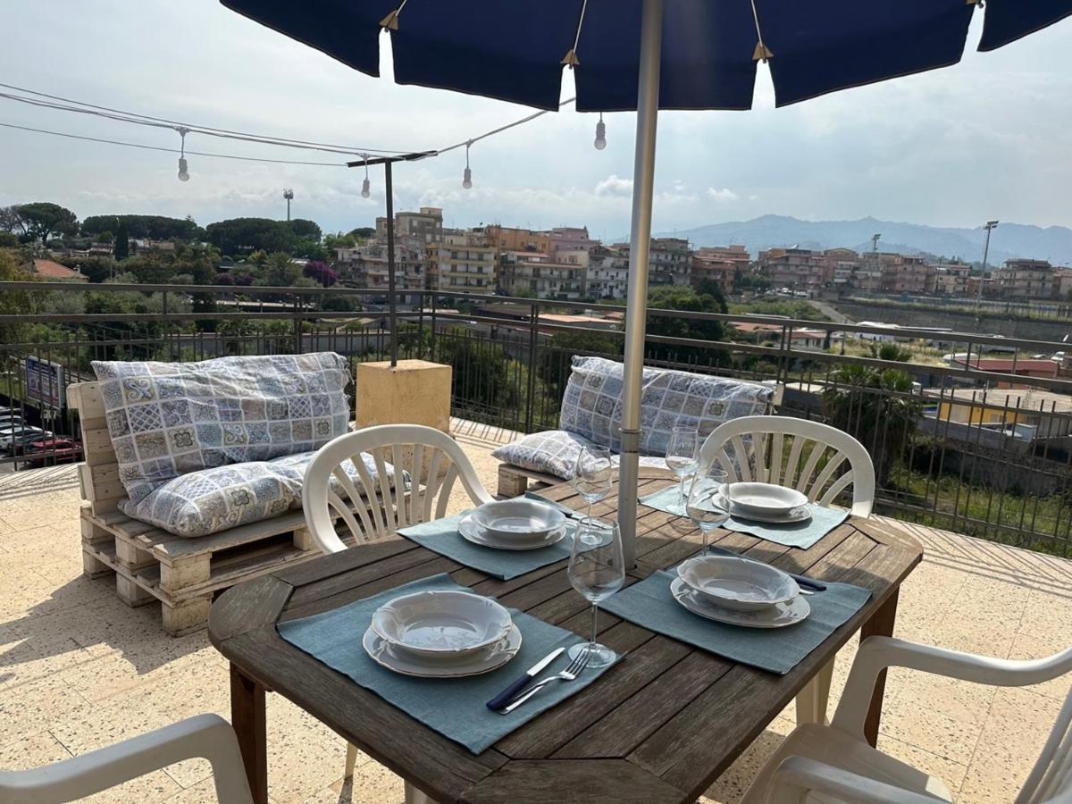 Attico Di Giggia Leilighet Giardini Naxos Eksteriør bilde