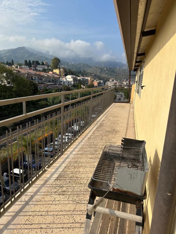 Attico Di Giggia Leilighet Giardini Naxos Eksteriør bilde