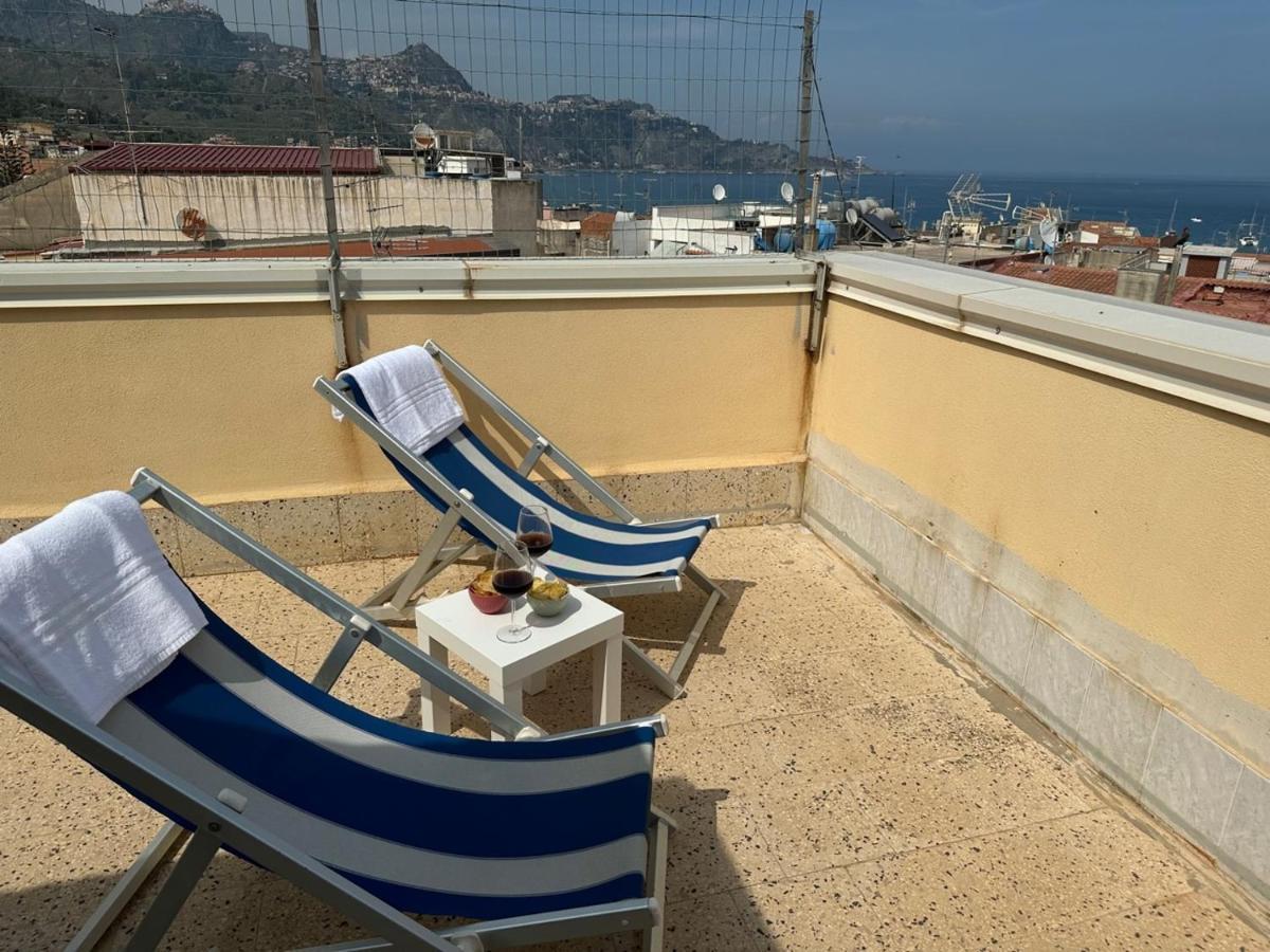 Attico Di Giggia Leilighet Giardini Naxos Eksteriør bilde