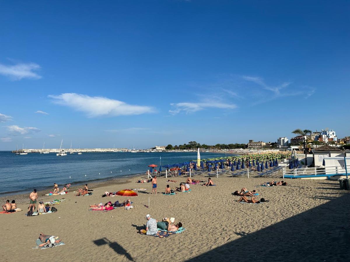 Attico Di Giggia Leilighet Giardini Naxos Eksteriør bilde