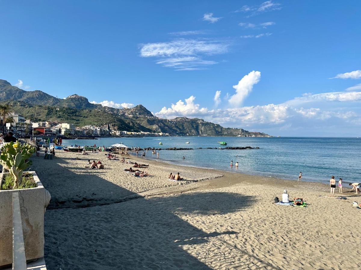 Attico Di Giggia Leilighet Giardini Naxos Eksteriør bilde