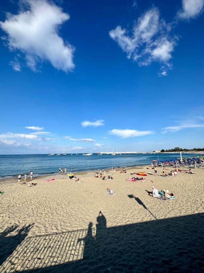 Attico Di Giggia Leilighet Giardini Naxos Eksteriør bilde
